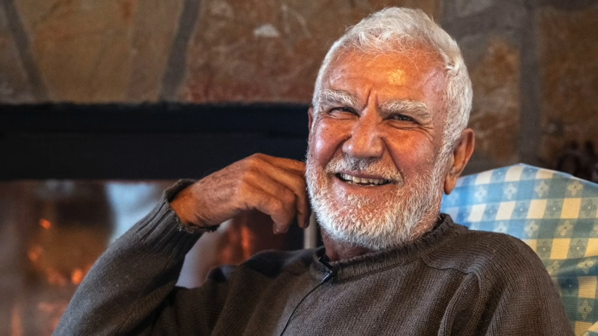 Derinlere, Koca Deryaların gizemine sevdalı, gönlü çok güzel insan, bir