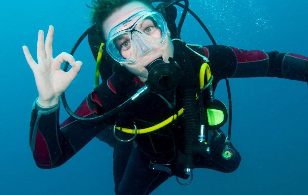 Most dive emergencies don’t begin with panic. They begin quietly,
