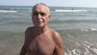 Samsun’da yaşayan 72 yaşındaki Şengör Kaynar, her gün sabahları spor amaçlı girdiği denizde yüzerek gözden kayboluyor. Uzaklara gitmesinden dolayı kimi zaman cankurtaranları kimi zaman da sahil güvenlik ekiplerini harekete geçiren Kaynar, yüzme aşkından vazgeçmiyor. Samsun’da yaşayan 72 yaşındaki Şengör Kaynar, […]