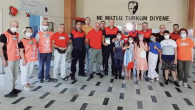 Söke İtfaiye Amiri Taner Günhan ‘ı ziyaret ettik. Yangınlarda verdikleri özverili söndürme, soğutma çalışmaları için 3 adet fidan ve teşekkür belgesini verdik. Davutlar Kazım Dirik İlkokulu mezun TEMA’larımız da itfaiyeci abilerine yaptıkları resimleri hediye ettiler. İtfaiyeci abilerine sorular soran öğrencilerimizi […]