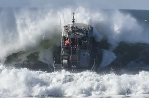 Source: scuttlebutt – https://www.sailingscuttlebutt.com/2022/03/03/video-coast-guard-in-the-surf/
