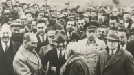 Atatürk’ün yakın çevresinden Hasan Reşit Tankut, onun millet sevgisi hakkında şu anısını anlatıyor: O, milletini bağrına basmış ve bütün aşkını ona vermiş bir baba idi. Dinlenme saatlerinin hemen hepsini, bu aşkı açıklamanın ve milleti sevmeyi araştırmanın tadı ile doldururdu. Uyku […]