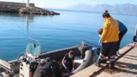 Antalya’da sabah yürüyüşü yaparken falezlerden düşen kadın, deniz polisi tarafından kurtarıldı. Antalya’da bir kadın deniz kenarında yürürken denize düştü. Olay, saat 09.30 sırasında Muratpaşa ilçesi Şirinyalı Mahallesi Mehmet Manavaoğlu Park’taki falezlerde meydana geldi. Avukat olan Kazakistan uyruklu Türk vatandaşı kadın […]