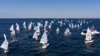 12. TAYK Slam-Eker Olympos Regatta Yelken Festivali kapsamında, 13-14-15 Ağustos’ta yapılan Hareketli Salma Kategorileri yarışları tamamlandı. Yaklaşık 200 teknenin yer aldığı yarışlarda geleceğin yıldızları hem denizin hem de aralarındaki tatlı rekabetin tadını doyasıya yaşadı. Marmara Denizi’nin açıklarında mücadele eden cesur […]