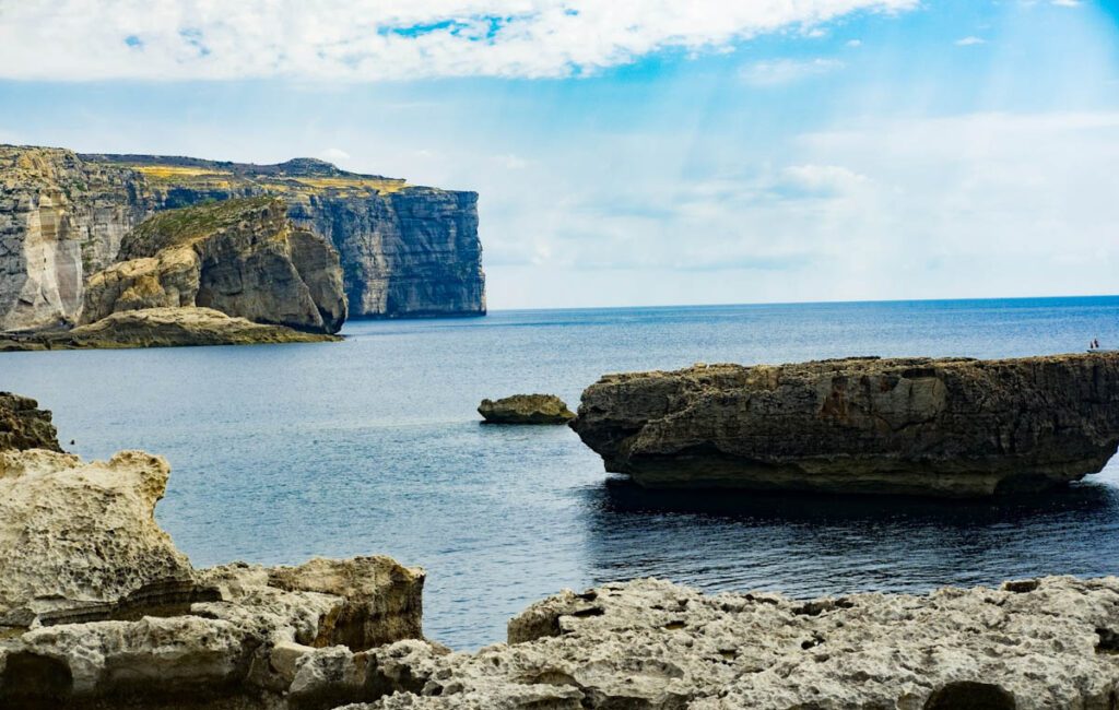 Gozo'da bir grup dalgıcın araçlarından hırsızlık yapmaya çalışırken kovalayıp yakaladığı