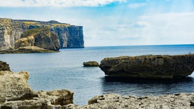 Gozo'da bir grup dalgıcın araçlarından hırsızlık yapmaya çalışırken kovalayıp yakaladığı