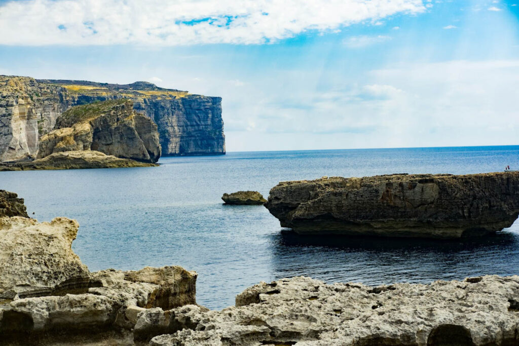 Gozo'da bir grup dalgıcın araçlarından hırsızlık yapmaya çalışırken kovalayıp yakaladığı