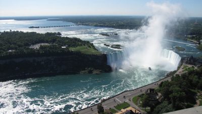 &nbsp; EYEWITNESS: Daredevil Jumped into Horseshoe Falls Basin on Sunday,
