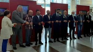Ankara Esenboğa Havalimanı’na, İzmirli sualtı fotoğrafçısı Murat Kaptan’ın dünya denizlerinde