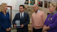 Dünyanın en geniş dalış malzemeleri koleksiyonunun sahibi Vakko Holding Yönetim Kurulu Başkan Yardımcısı Jeff Hakko, Bodrum Deniz Müzesi’ne 10 parçadan oluşan tarihi dalgıç malzemeleri koleksiyonu bağışladı. Dalgıç işadamı Jeff Hakko Denizci, dalgıç ve sualtı arkeolojisine merakıyla da tanınan Jeff Hakko, […]