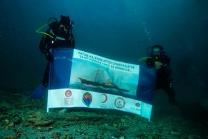 Çanakkale Savaşları sürerken İngiliz E 11 denizaltısı tarafından içindeki 200