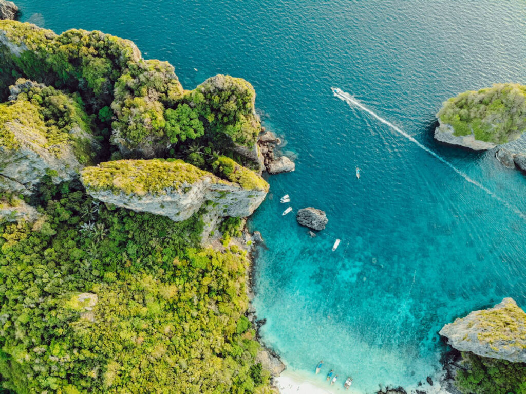 The Ultimate Guide to Thailand Travel for Beginners Planning your first adventure to the Land of Smiles? Thailand