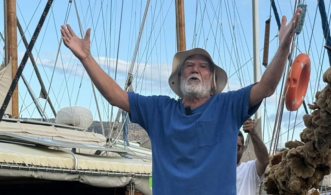 Koca mavilikler ve derinlikler sevdalısı, Bodrum’un simgelerinden Anadolu Filozofu Aksona