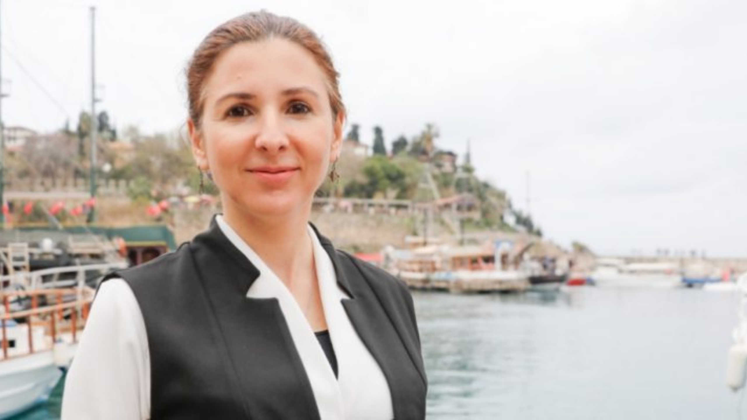 DENİZDE ‘YABANCI’ YABANCIYI ÇEKER Doğu Akdeniz’de Ekosistemin Dönüşümü “Yapay yüzeyler ekosistem kurmaz. Sadece kolonizasyon
