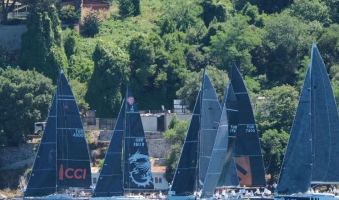 Kuzeyli yönlerden saatte 20-25 knot esen rüzgarın etkili olduğu yarışta,