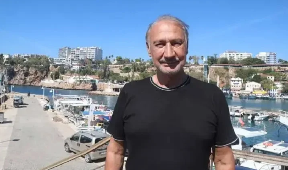 Antalya'da tarihi Kaleiçi Yat Limanı'nı yüzyıllar boyu düşman saldırılarından koruyan