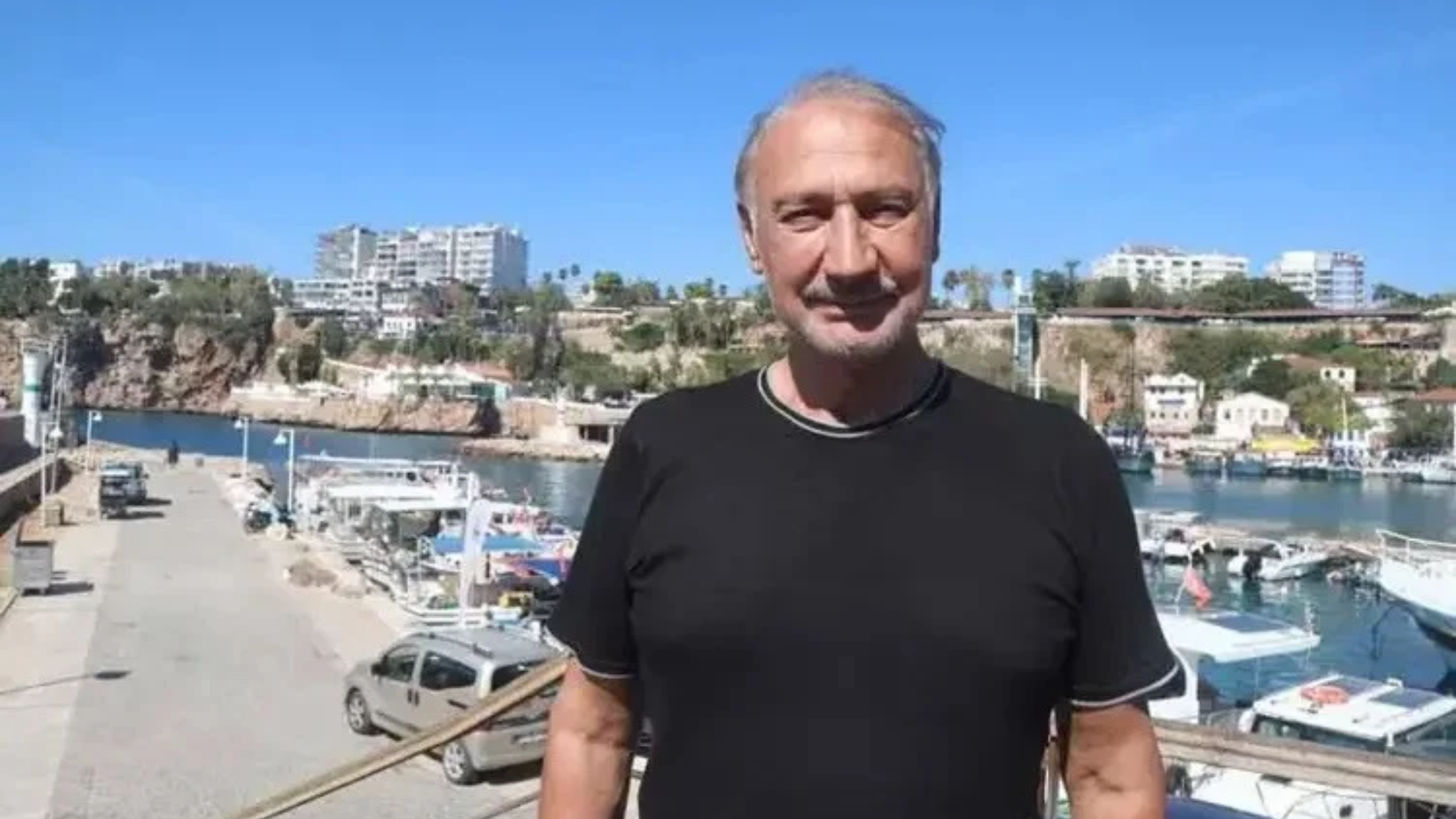 Antalya'da tarihi Kaleiçi Yat Limanı'nı yüzyıllar boyu düşman saldırılarından koruyan