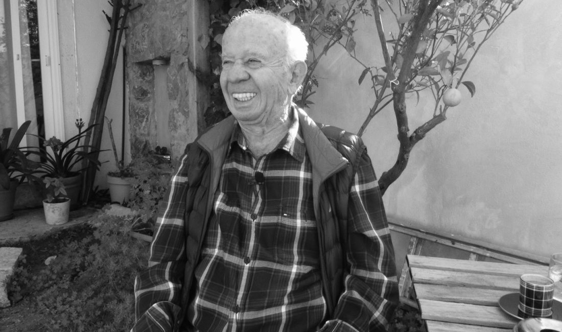1940 yılında Bodrum’da dünyaya gelen İsmet Cengiz, Giritli ve İstanköy
