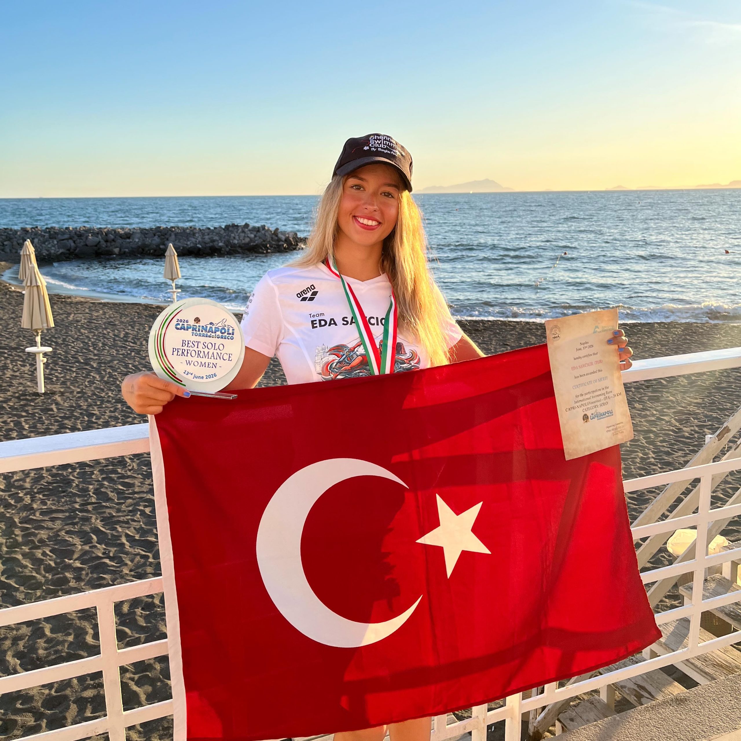 Açık deniz yüzmesinde Türkiye'nin gururu olan İzmirli ultramaraton sporcusu Eda