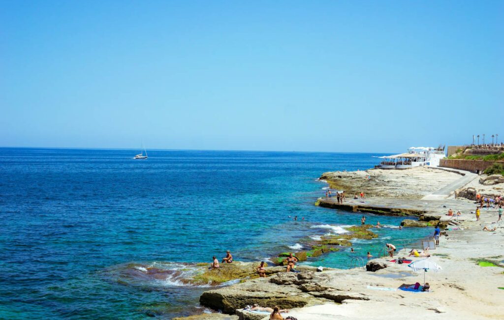 A 48-year-old Ukrainian diver has died after experiencing difficulties while