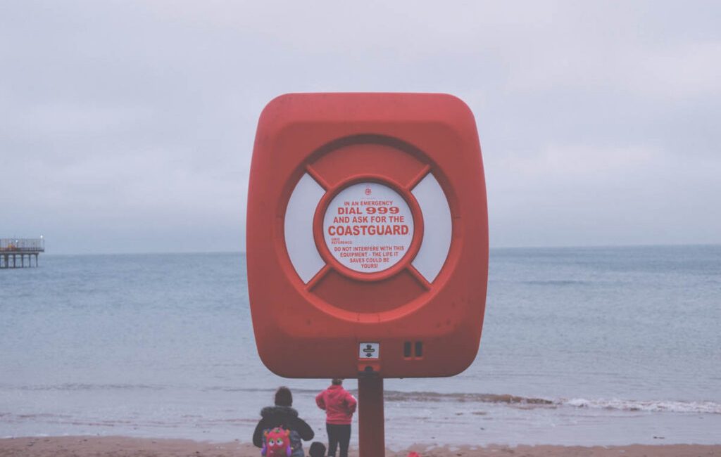 Two divers have been rescued and taken to hospital following