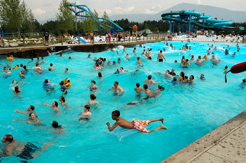 Wave Pool Wipeouts, Collisions, and Currents: The Safety Risks That Don’t Exist in the Ocean Why Wave Pools Change the Risk Map Wave pools feel