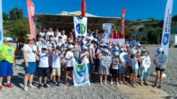 Antalya’nın ünlü Konyaaltı Sahili’nde deniz ve kıyı temizliği yapıldı. Dipten çocukların oyun amaçlı içine taş doldurduğu plastik şişeler ve çöpler çıkarılırken, kirliliğin geçen yıllara oranla oldukça azaldığı belirtildi. Etkinliğe katılan bir turist de temizlik yaparken altın küpe buldu. Uluslararası Kıyı […]