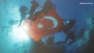 Cumhuriyetimizin 100. Yılı onuruna, Cumhurbaşkanlığı Kararnamesi ile “Kesin Korunacak Hassas Alan” ilan edilen Tavşan (Neandros) Adası’nda Cumhuriyet Dalışı gerçekleştirdik. 29.10.1923 tarihinin anısına, 29 metre derinliğe 10 kişilik dalgıç ekibimiz ile 23 dakikalık bir dalış yaparak, şanlı bayrağımızı mavi sularımızda dalgalandırdık. […]