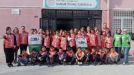 Lüleburgaz Şaban Öğunç İlkokulu’nda “Toprak Dersem Çık” diyerek 3. ve 4. sınıf öğrencilerine Toprak hakkında farkındalık sunumu gercekleştirdi. Türkiye Çöl Olmasın mesajı veren öğrenciler verilen eğitimi ilgiyle dinlediler. Okul ve sınıflar tertemizdi. TEMA Vakfı Lüleburgaz Yeni Mahalle Sorumluluğu Ekolojik okur […]