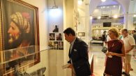 T.C. Deniz Kuvvetleri Komutanlığı’nın Bodrum Deniz Müzesi’ne üç model gemi ve iki tablo röprodiksoyunu hibe etti. T.C. Deniz Kuvvetleri Komutanlığının modelcileri tarafından Bodrum Deniz Müzesi’ne özel olarak yapılan gemi modelleri TCG Bodrum, Turgutreis Zırhlısı ve Ada sınıfı korvet model gemilerinden […]