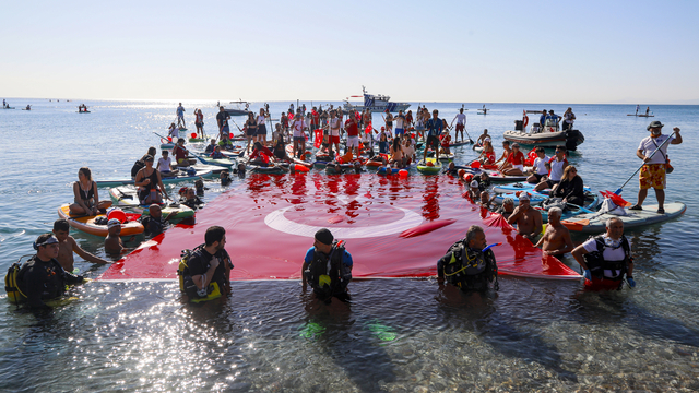 ANTALYA’da, Türkiye Cumhuriyeti’nin kuruluşunun 101’inci yılı kutlamaları denizde de sürdü.