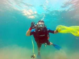 Antalya’nın Alanya ilçesinde dalgıçlar tarafından deniz dibi temizliği yapıldı. Antalya’nın