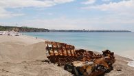 Antalya’da her gün binlerce kişinin kullandığı dünyaca ünlü Konyaaltı sahilindeki Beach Park’ın bir kısmında 1938 yılında batan buğday yüklü Alman bandıralı ’Manissa’ adlı kuru yük gemisinden geriye kalan omurga kısmını karaya çıkarmak için 40 gün önce çalışmalara başlanmıştı. Yapılan çalışmalarda […]