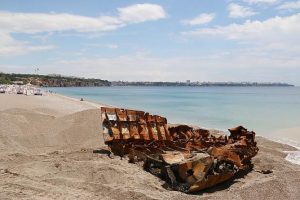 Antalya’da her gün binlerce kişinin kullandığı dünyaca ünlü Konyaaltı sahilindeki