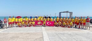 Samsun Büyükşehir Belediyesi’nin cankurtaranları bayram boyunca sahillerde ‘hayat’ nöbeti tuttu.