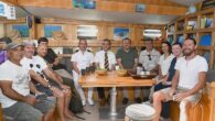 Doğal hazinelere dikkat çekmek ve denizi hayalet ağlardan kurtarmak için Akdeniz’e açılarak 15 Ağustos’ta Kuşadası’na gelen Dünya Doğayı Koruma Vakfı (WWF) Akdeniz Girişimi’nin (MMI) Blue Panda yelkenlisinde bir değerlendirme toplantısı düzenlendi. Kuşadası Setur Marina’ya demirleyen yelkenlide gerçekleşen toplantıda yetkili ekip […]