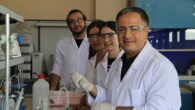 Dokuz Eylül Üniversitesi Fen Fakültesi Kimya Bölümü araştırmacıları Prof. Dr. Levent Çavaş, Dr. Senem Karahan Gülbay ve yüksek lisans öğrencisi Sema Doğmaz, son zamanlarda İzmir Körfezi’nde çevre kirliliği oluşturan Ulva lactucadan (deniz marulu) çevre dostu hidrojen elde etmeyi başardı. Dokuz […]