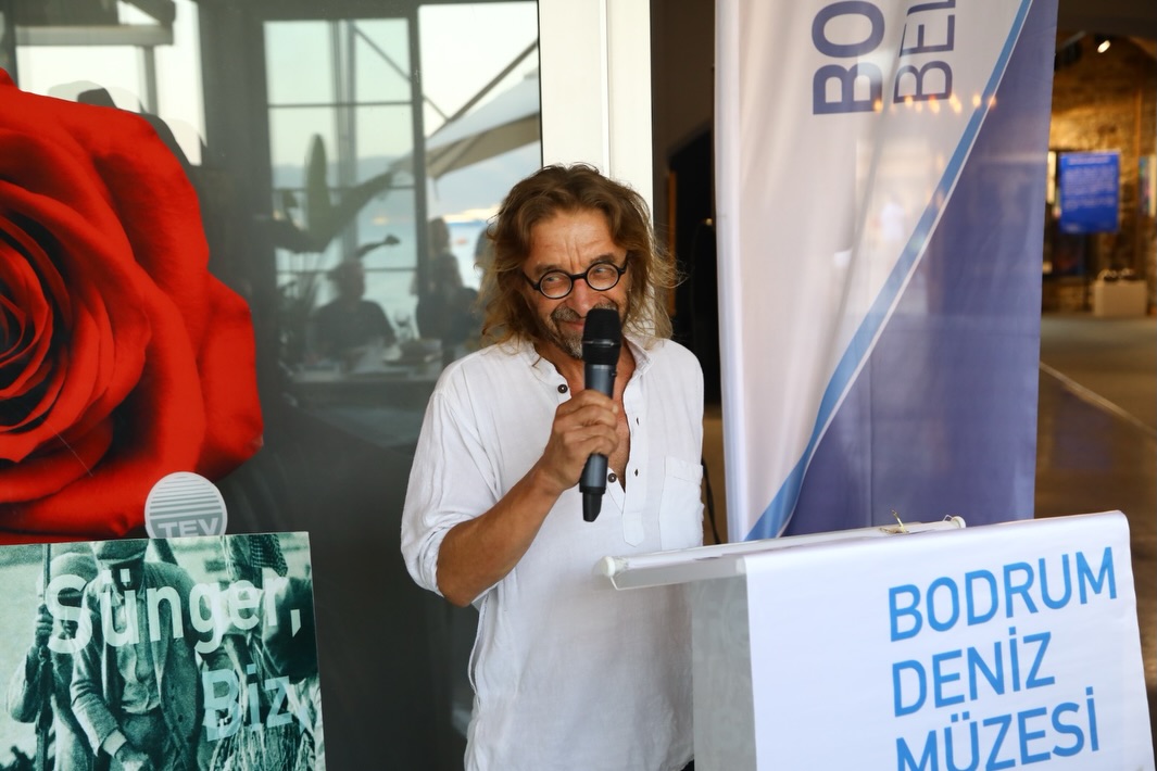 Ankara’da doğan ve eğitimini burada tamamlayan Saner Gülsöken, fotoğrafçılıkla ilkokul