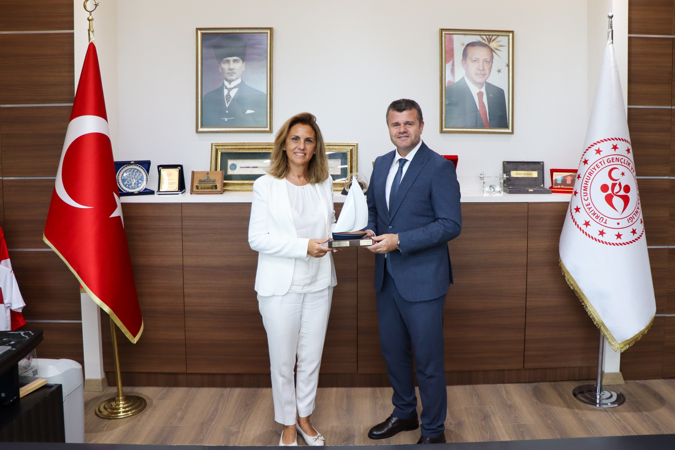 Türkiye Yelken Federasyonu Başkanı Özlem Akdurak, İstanbul Gençlik ve Spor