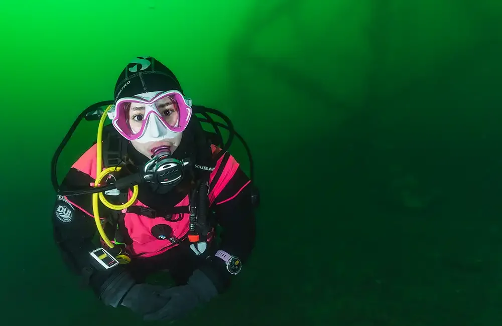 Marine biologist Bella Zandoná explores how drysuit diving opens up