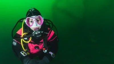 Marine biologist Bella Zandoná explores how drysuit diving opens up