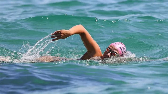 Avcı, eriyen buzullar için yüzecek Bengisu Avcı’nın iletişim ofisinden yapılan açıklamaya göre, iklim değişikliğine dikkati