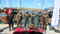 Muğla’nın Bodrum ilçesinde yapılan deniz dibi temizliğinde 300 kilogram çöp çıkarıldı. Deniz dibinden çıkarılan araba lastikleri, teneke kutular, balıkçı ağları, kova ve birçok atık malzeme görenleri şaşkına çevirdi. 6 yırdır her hafta bir koyu temizleyen Bodrum Belediyesi koronavirüs (Kovid-19) salgını […]