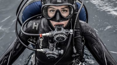 Akşam ders anlatırken “alkolden uzak durun” deyip de sabah dalışa