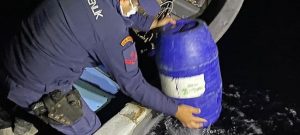 İzmir’in Çeşme ilçesinde sahil güvenlik ekipleri, Ilıca açıklarında kaçak deniz