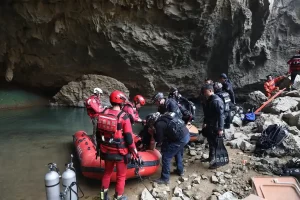 The rescue team prepares to search for the missing divers