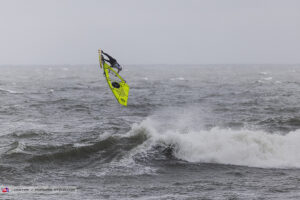 Day 3: Browne Clinches Second Wave World Title, Köster Wins