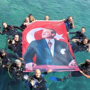 Cumhuriyet, kelime anlamı olarak, “halkın egemenliği” anlamına gelir ve yönetim