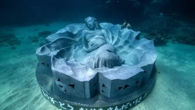 Artist and conservationist Jason deCaires Taylor has installed a new