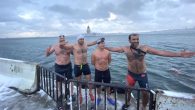 İstanbul’da soğuğa aldırış etmeyen bir grup vatandaş, kar yağışı altında Üsküdar Salacak Sahili’nde denize atlayarak yüzdü. Meteoroloji Genel Müdürlüğü’nün uyarılarının ardından İstanbul’da kar yağışı etkili olmaya devam ediyor. Anadolu Yakası ilçelerinde de yoğun kar yağışı sürüyor. İstanbul’un cadde ve sokakları […]